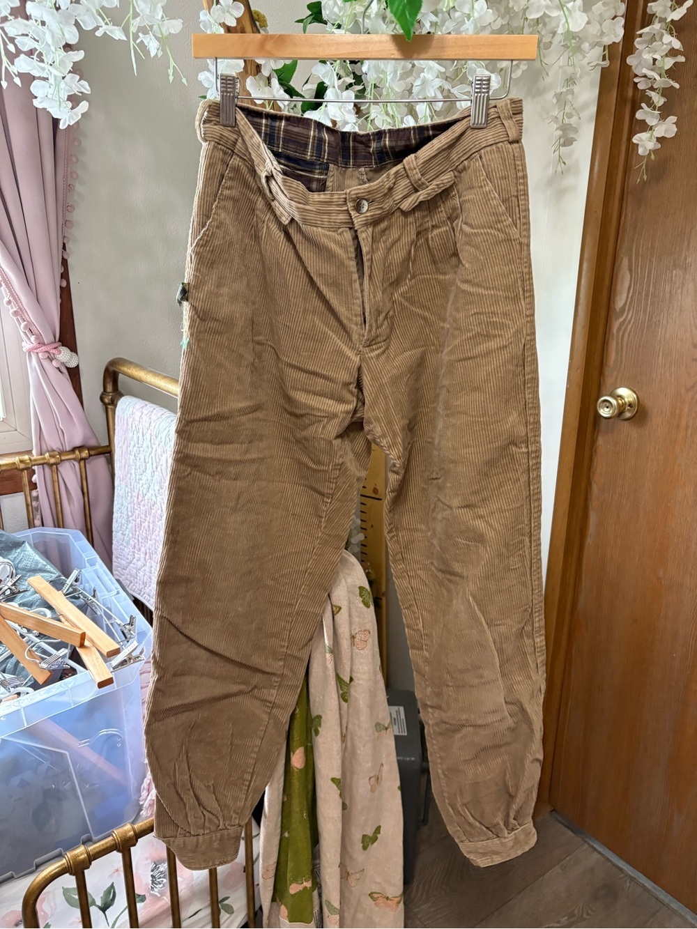 Arandu Women's Brown Corduroy Trousers - Relaxed High-Rise Fit